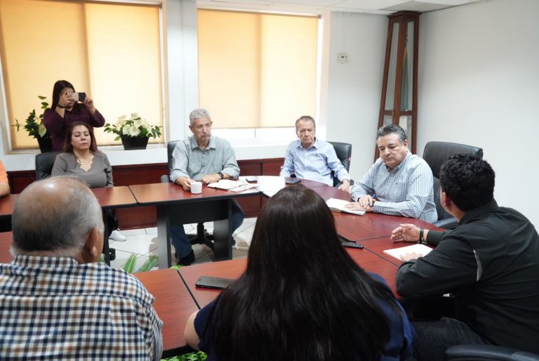 Se reúnen para mejorar carreteras del estado