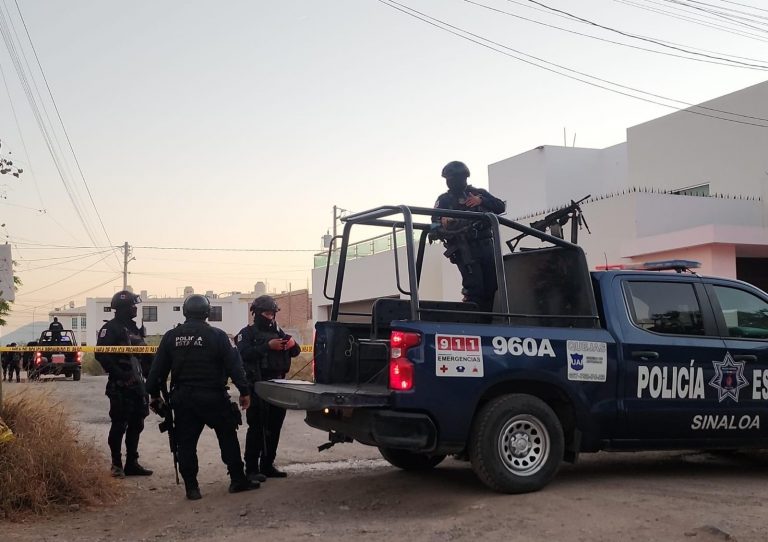 Tiran a dos; uno de ellos estaba vivo