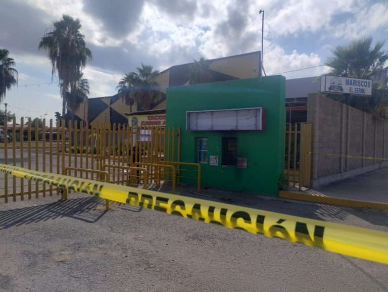 Balean y queman taquilla del Palenque de Culiacán