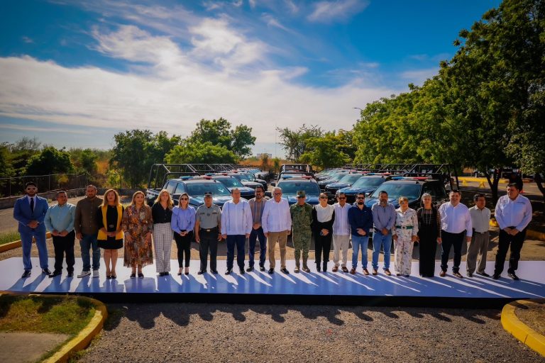 Entrega Rocha 44 patrullas en el Día del Policía