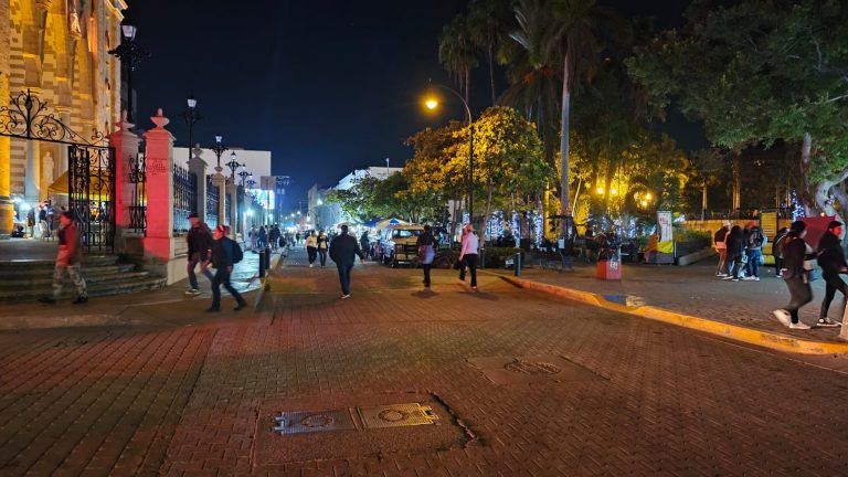 Cierra Mazatlán calles aledañas a Catedral por festejos