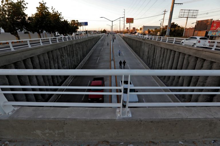 Inaugura Rocha paso vial en México 15 y Blvd. Orquídeas