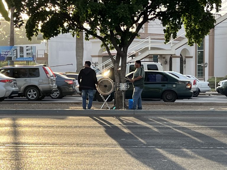 Suman 40 agrupaciones tocando en calles de Culiacán