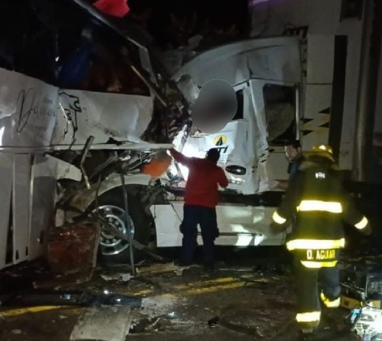Deja 5 muertos y 43 heridos choque de autobús en Escuinapa