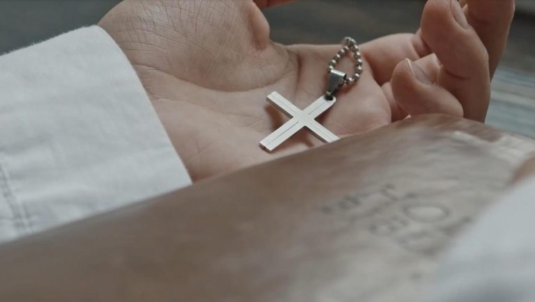 Usan 90% amuletos, rituales y oraciones por inseguridad