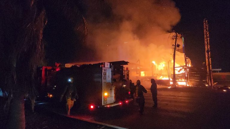 El fuego arrasó con todo, restaurante junto a la Central
