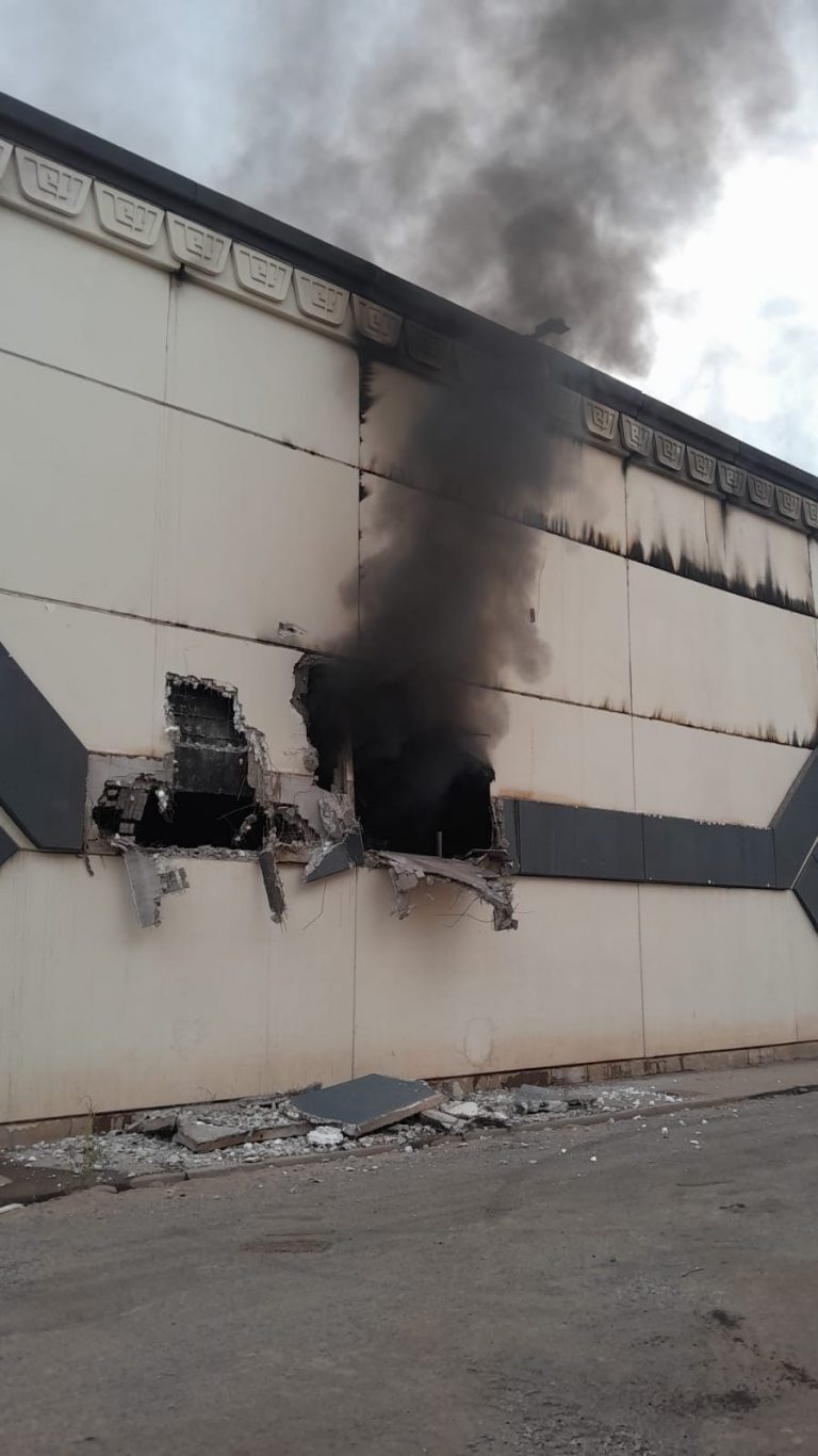 Controlan incendio en supermercado Del Valle