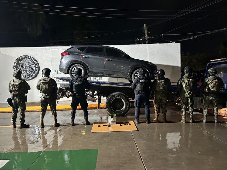 Iban por disparos, aseguran camioneta con poncha llantas