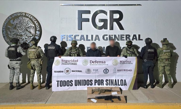 Detienen a 2 con fusiles Scar