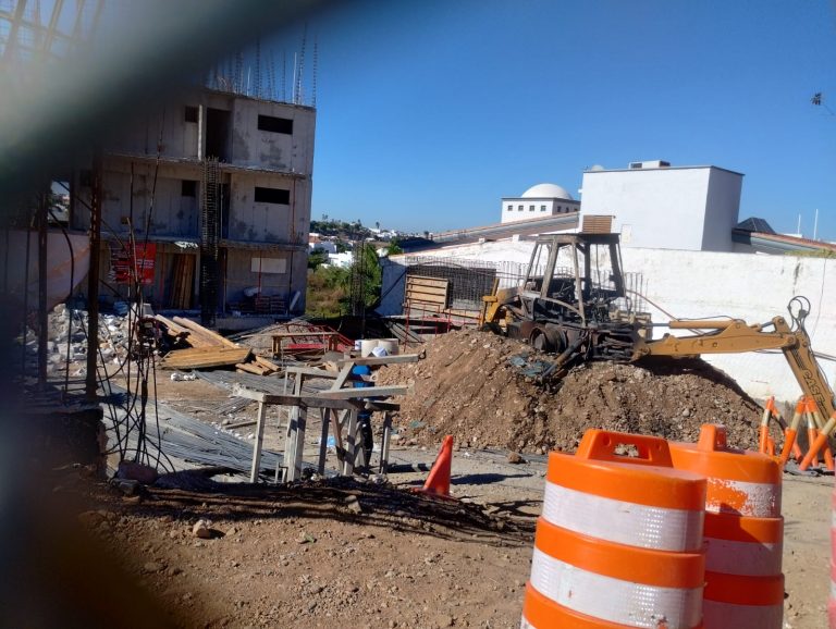 Queman bodega y retro en zona departamental