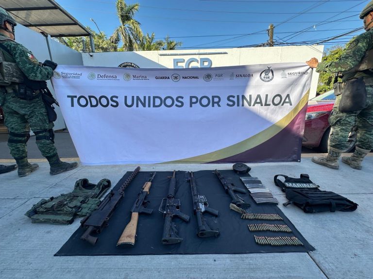 Aseguran vehículo y armamento en Navolato
