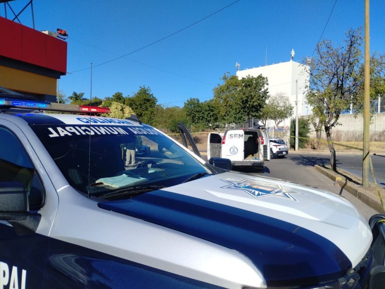 Lo hallan encobijado a espaldas de C.U., sobre malecón