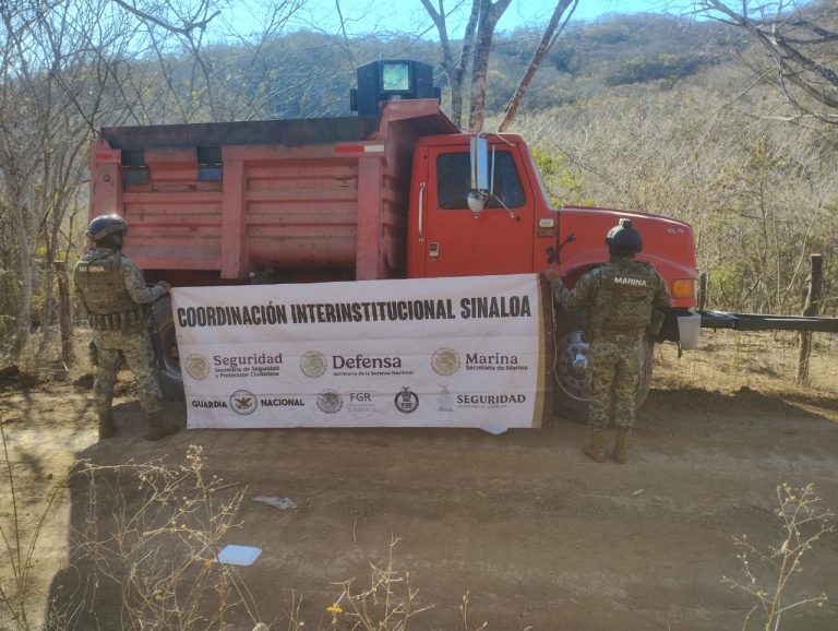 Aseguran góndola blindada y armas en Cosalá