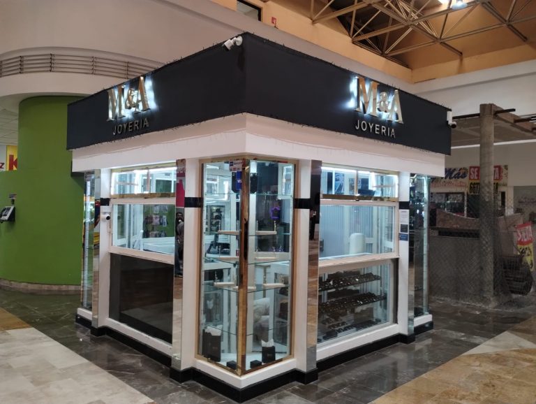 Roban $1.5 millones en joyería de plaza en La Campiña