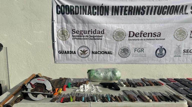 Decomisan en penal 71 cuchillos, 48 celulares, internet…
