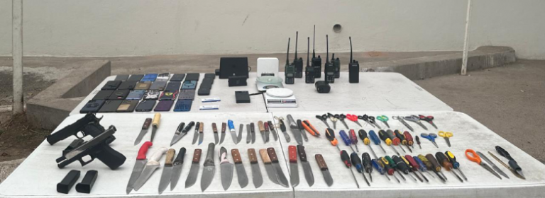 Aseguran en penal de Aguaruto armas, radios, celulares, internet…