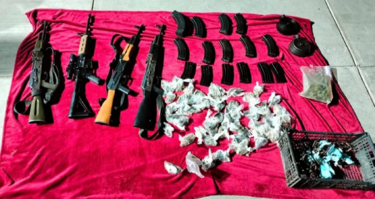 Arrestan a 4 con armas, municiones y autos en Tepuche