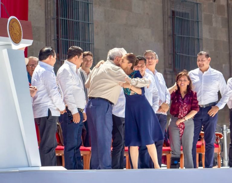No estás sola: Rocha a Presidenta en Zócalo