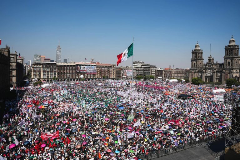 Arriba gente de Sheinbaum al Zócalo para mitin