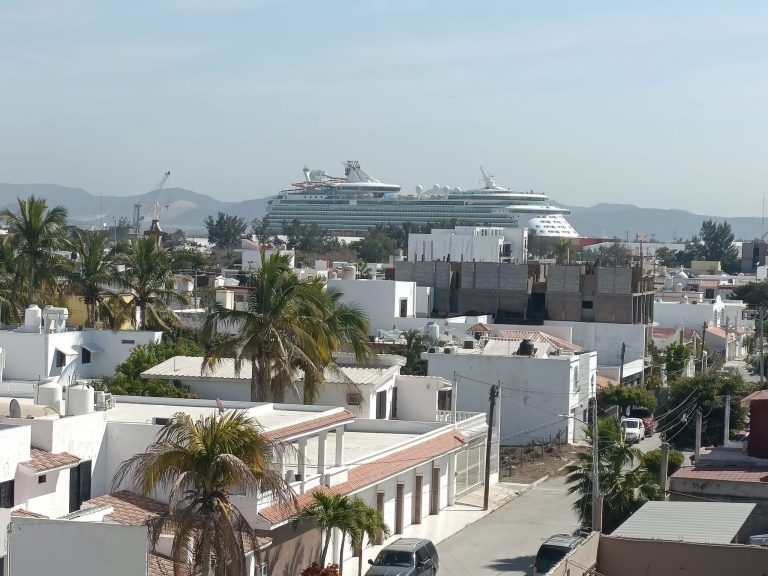 Recibe Mazatlán 3 mil 800 turistas en crucero
