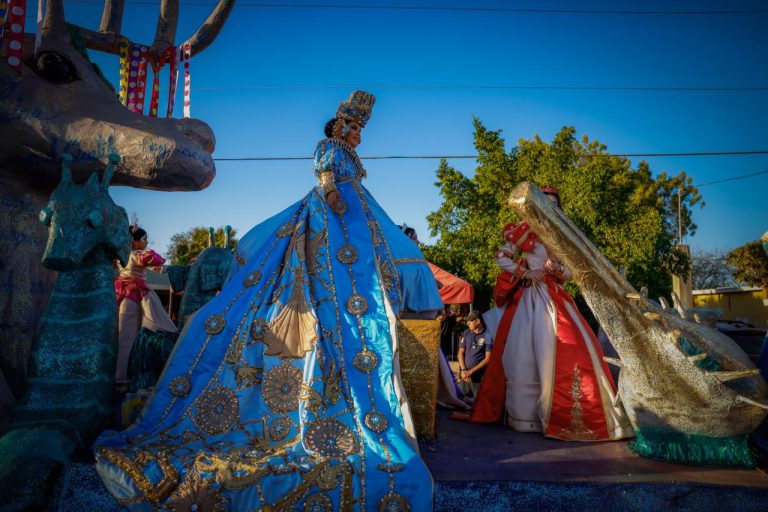 Asiste Rocha al Carnaval de Mocorito