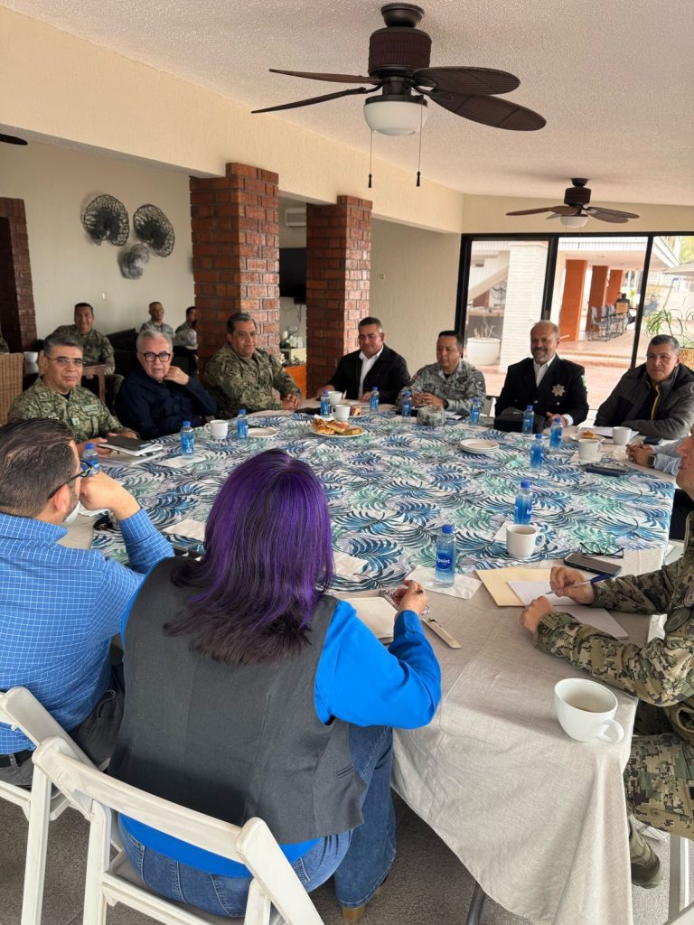 Encabeza Rocha mesa de seguridad en Altata