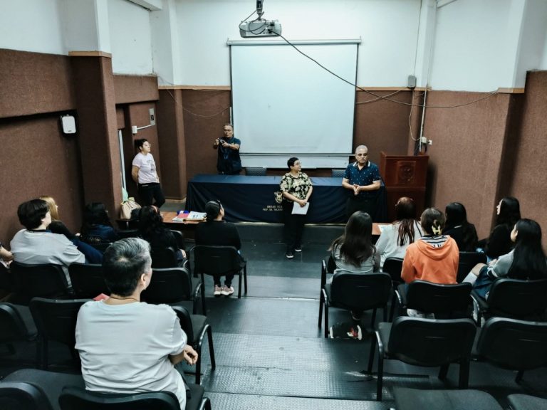 Tratan desde la belleza a la violencia estética en la mujer