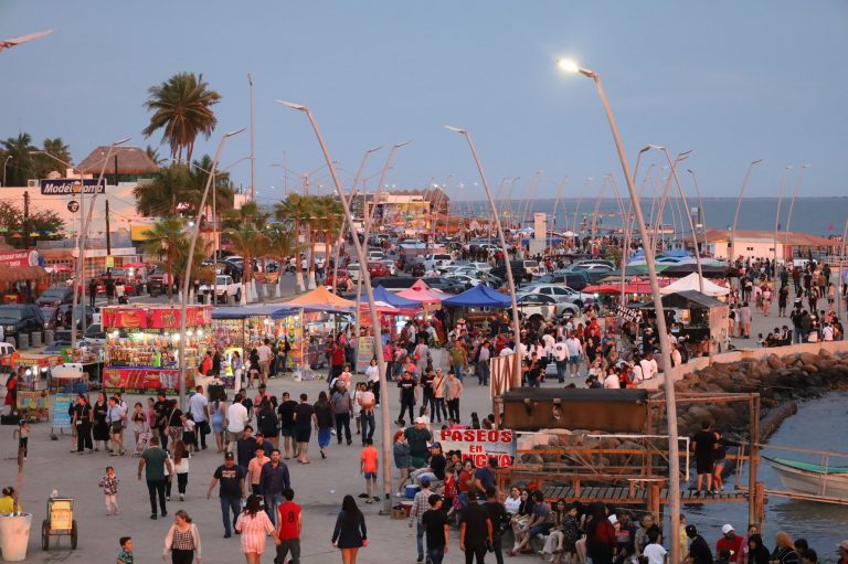 Espera Altata cuarto día de fiesta y malecón repleto