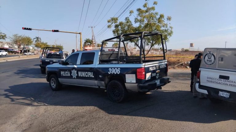 Abandonan cadáver frente al Mercado de Abastos