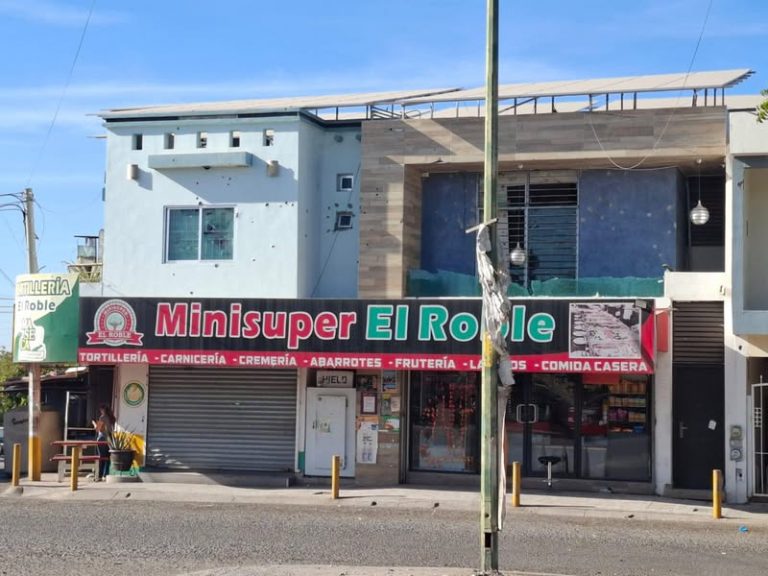 Privan de la libertad a 2 mujeres en minisúper