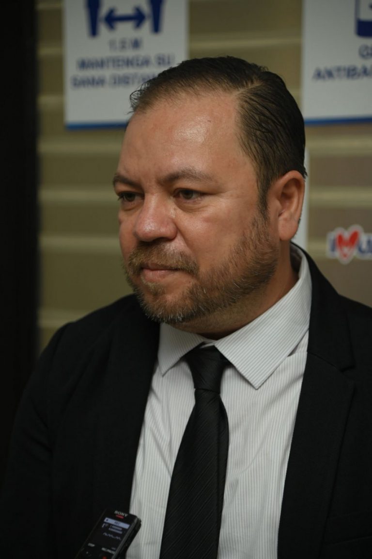 Inician aspirantes a rector comparecencias privadas