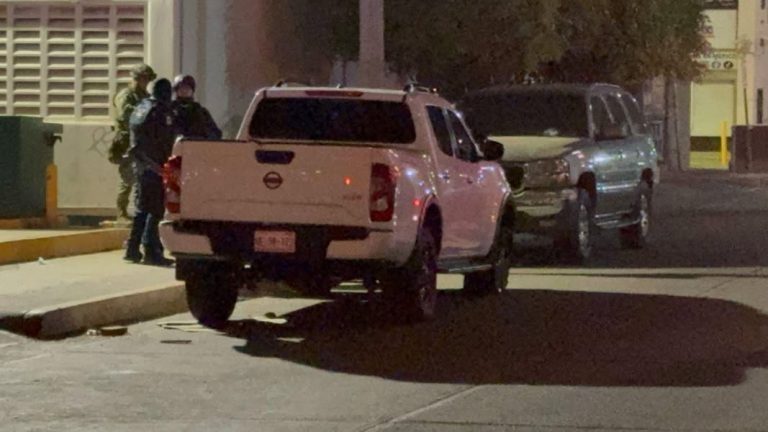 Abandonan camioneta tras balacera en el Tres Ríos