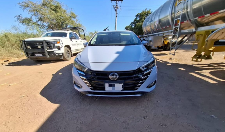 Aseguran auto tras persecución en Loma de Rodriguera