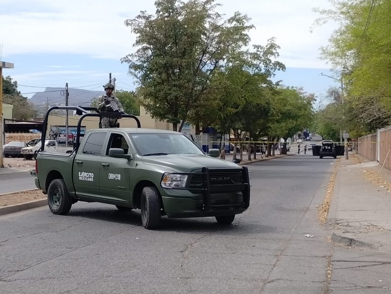 Hallan camioneta con explosivos en la Zapata