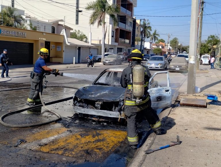 Le queman auto a centro de rehabilitación