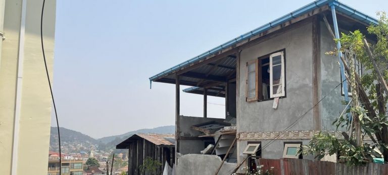 Se elevan a 2 mil los muertos por sismo en Myanmar