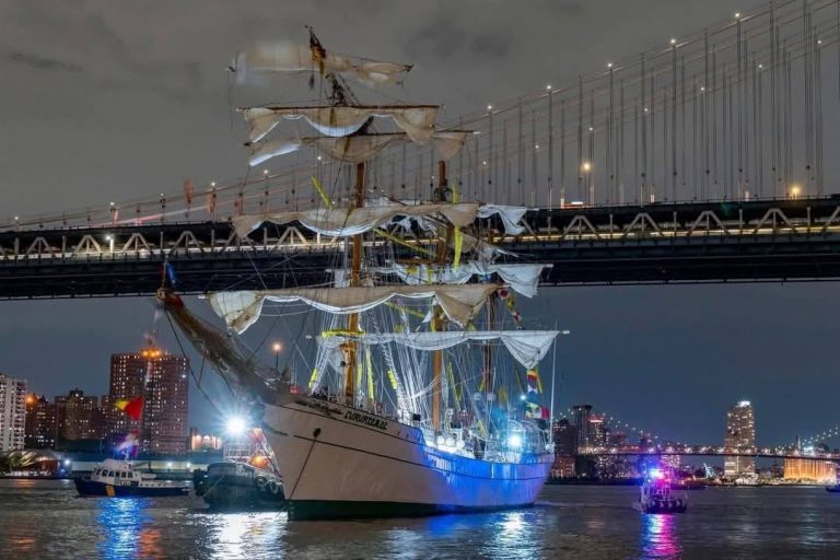 Regresan a México 180 cadetes de Marina tras choque de buque en NY