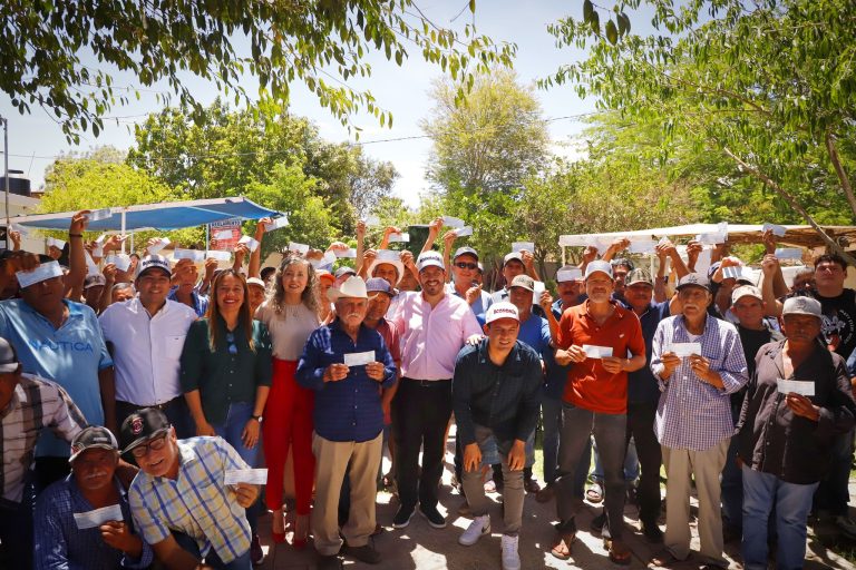 Dan 100 apoyos a ladrilleros en la Loma de Rodriguera