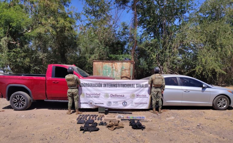 Aseguran armas y autos en Navolato