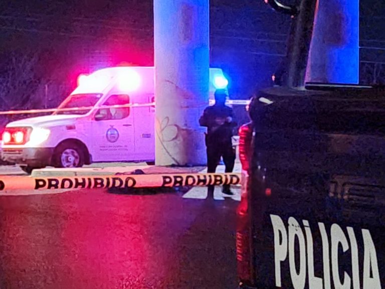 Hallan cadáver debajo de un puente