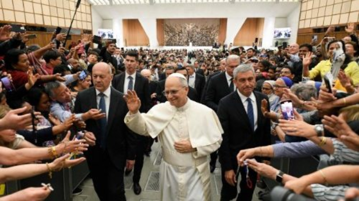 Que callen las armas, negociemos: Papa a ‘poderosos’