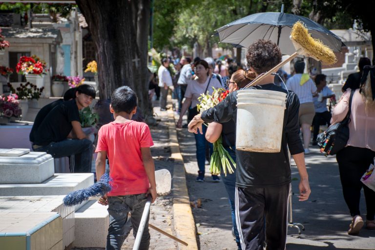 Prohíbe Culiacán ingreso de alcohol a panteones