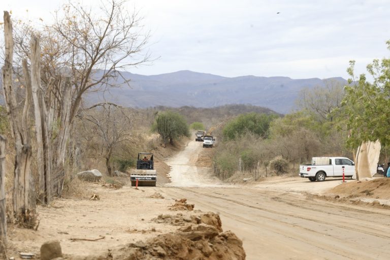 Dan banderazo a carretera de Baymena, en Choix