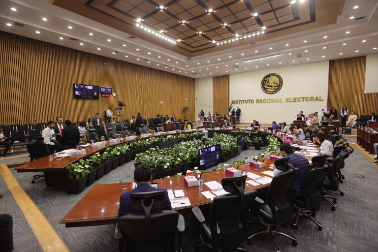 Rechaza INE a 62 mil solicitantes como observador electoral