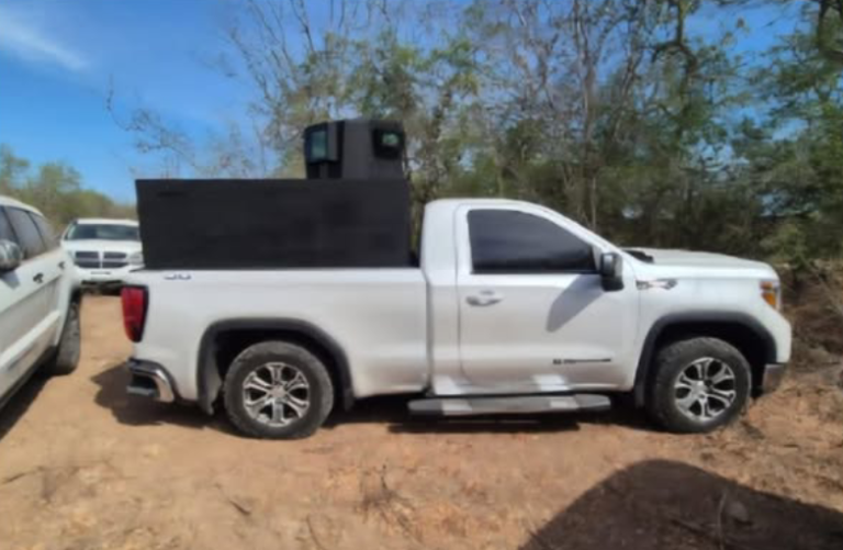 Decomisan en Los Cascabeles 8 vehículos