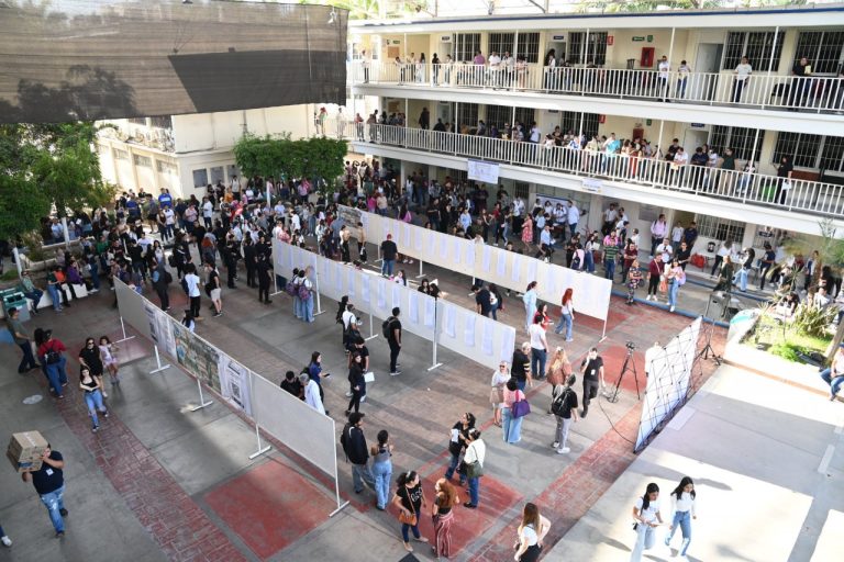 Presentan 52 mil examen de admisión en la UAS