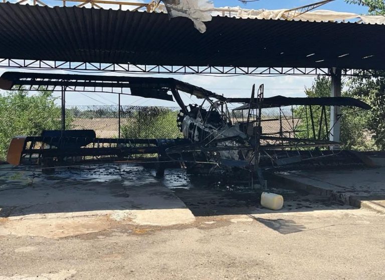 Avioneta es incendiada en Villa Juárez