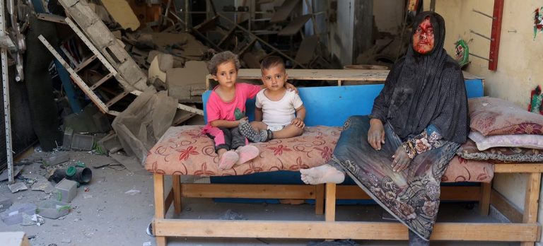 Familias de Gaza sobreviven con una comida al día