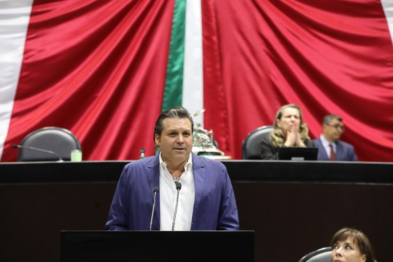 Propone senador IVA al 8% para salvar empleos