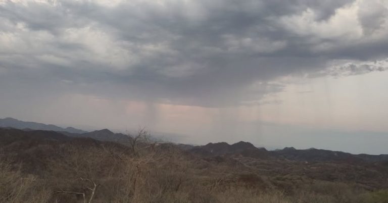 Prevén fin de semana caluroso con lloviznas